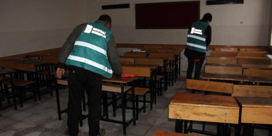 Hükümlüler Okulu Baştan Aşağı Temizledi