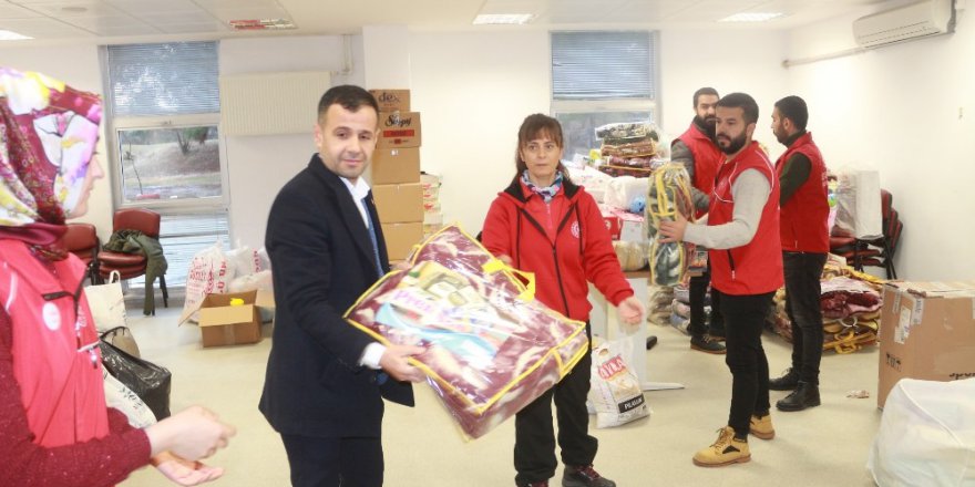 Gençler Yardım Etmek İçin Sıraya Girdi