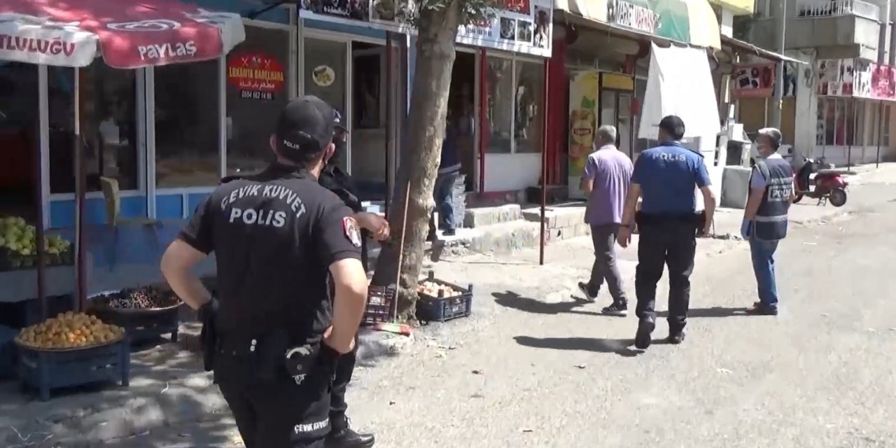 Aranan Şahıslar Ve Göçmen Kaçakçılığı Uygulaması Yapıldı