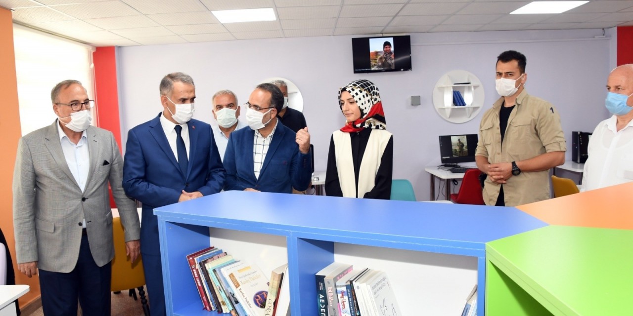 Şehit Ayhan Yanık’ın İsmi Mezun Olduğu Okulun Kütüphanesine Verildi