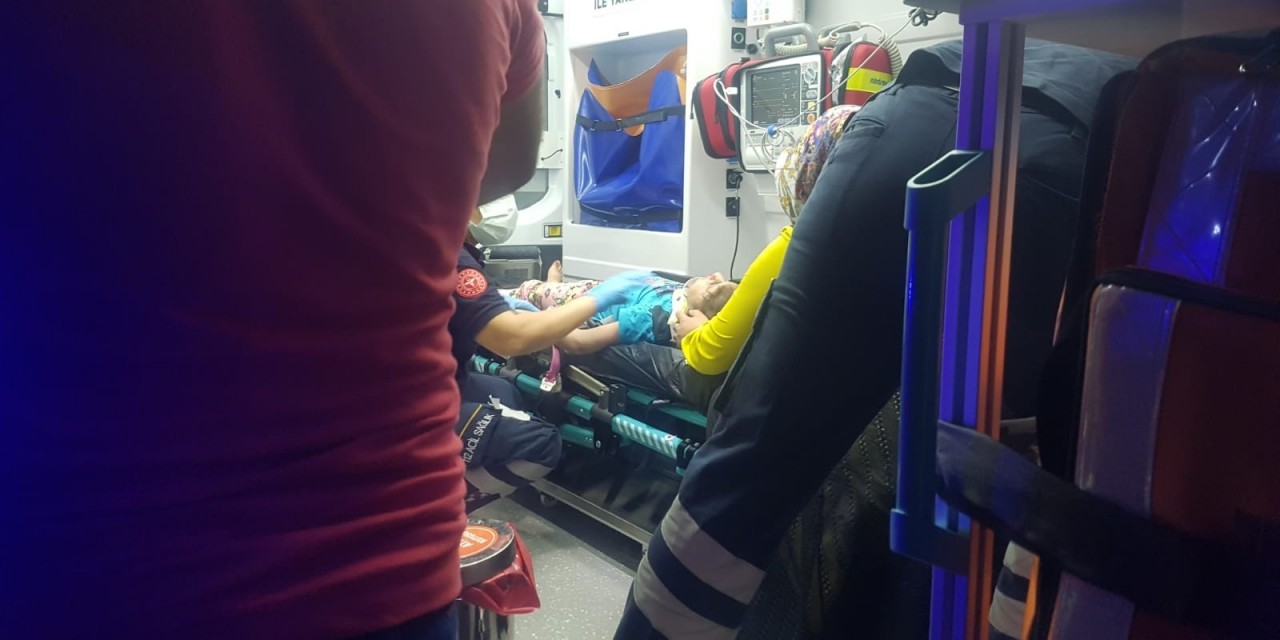 Otomobil Küçük Kıza Çarpıp Kaçtı