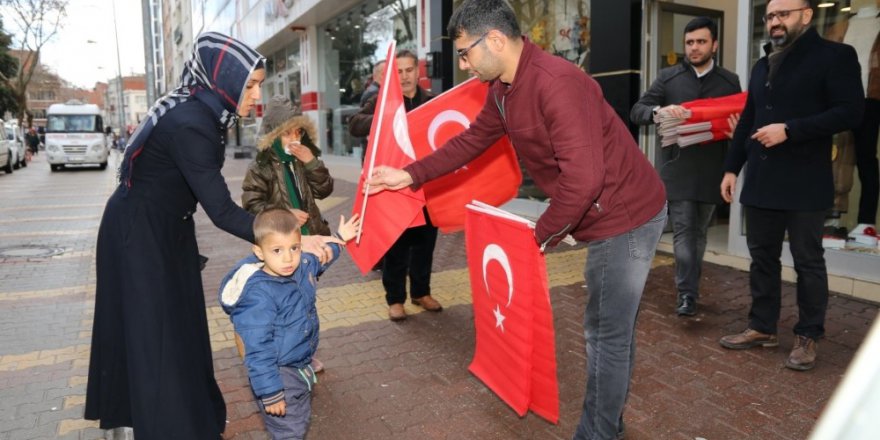 Yunan Milletvekiline Türk Bayraklı Tepki