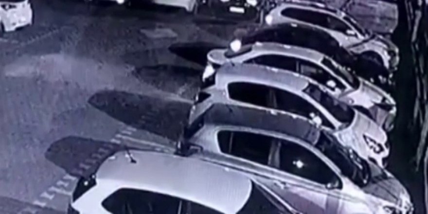 Depremde Park Halindeki Otomobiller Beşik Gibi Sallandı