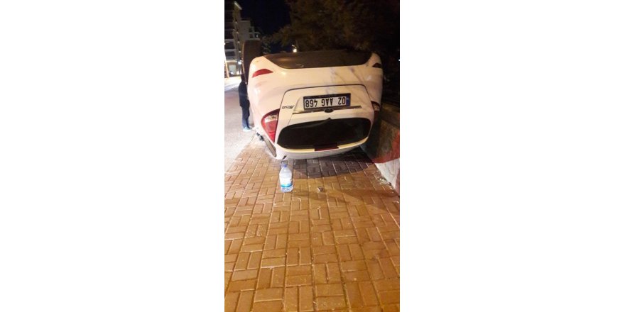 Buzlanan Yolda Otomobil Takla Attı