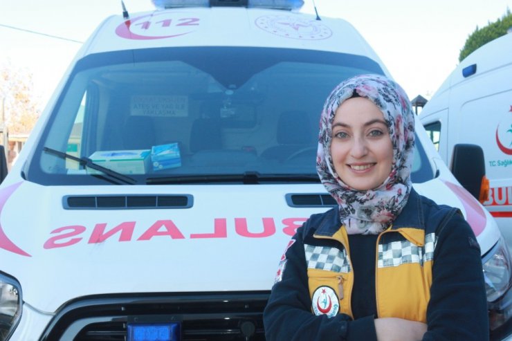 Kadın Ambulans Şoförü Yollara Ve Zamana Meydan Okuyor