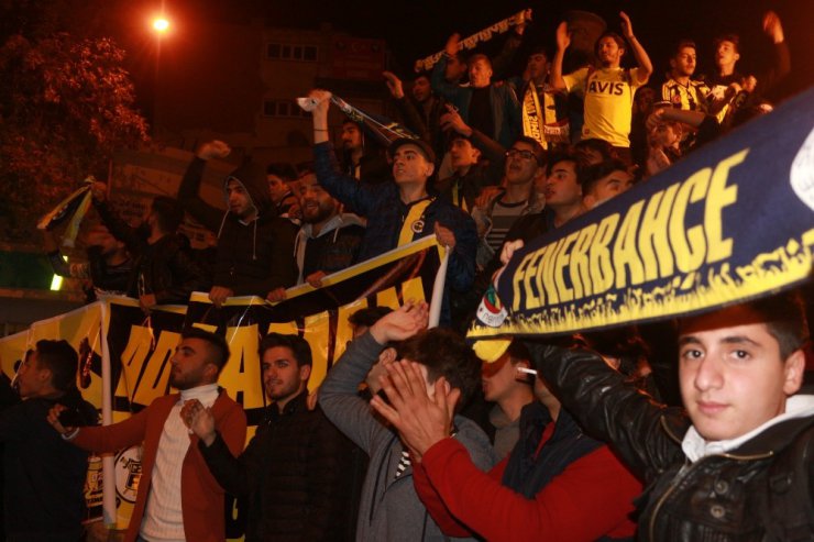 Fenerbahçeli Taraftarlardan Galibiyet Coşkusu