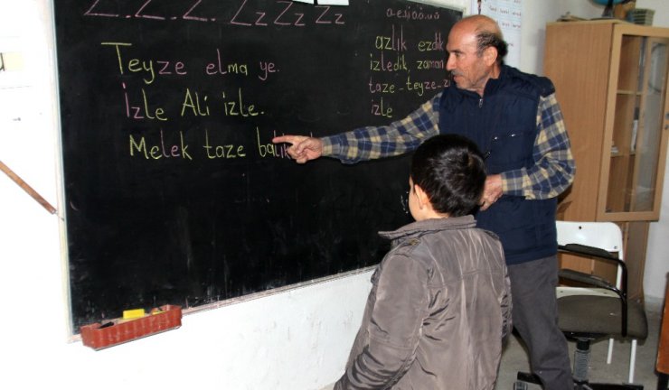 33 Yıl Öğretmenlik Yaptığı Köy Okuluna Duygusal Veda