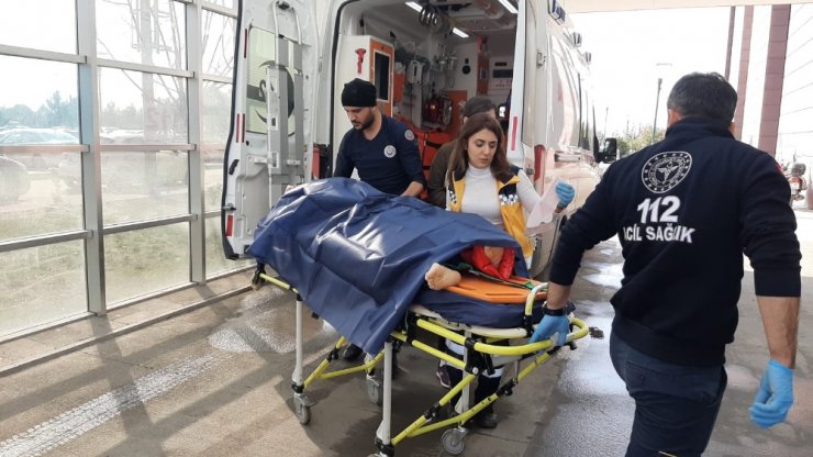 Minibüsün Altında Kalan Kadın Yaralandı