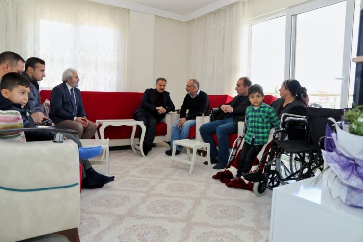 Başkan Kılınç’tan Engelli Vatandaşa Tekerlekli Sandalye