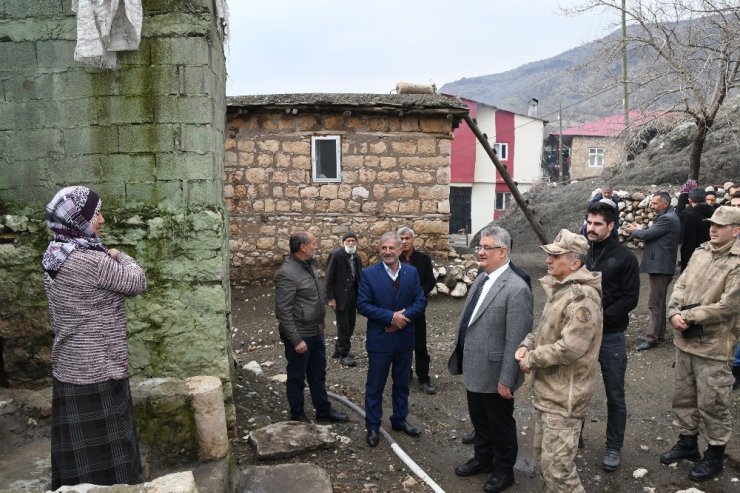 Vali Aykut Pekmez Gerger’de Depremzedelerle Bir Araya Geldi