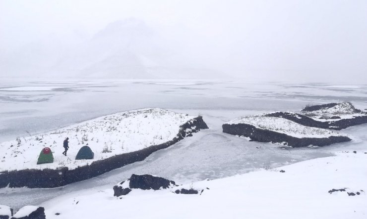 Yüzen Adalar Buz Tuttu