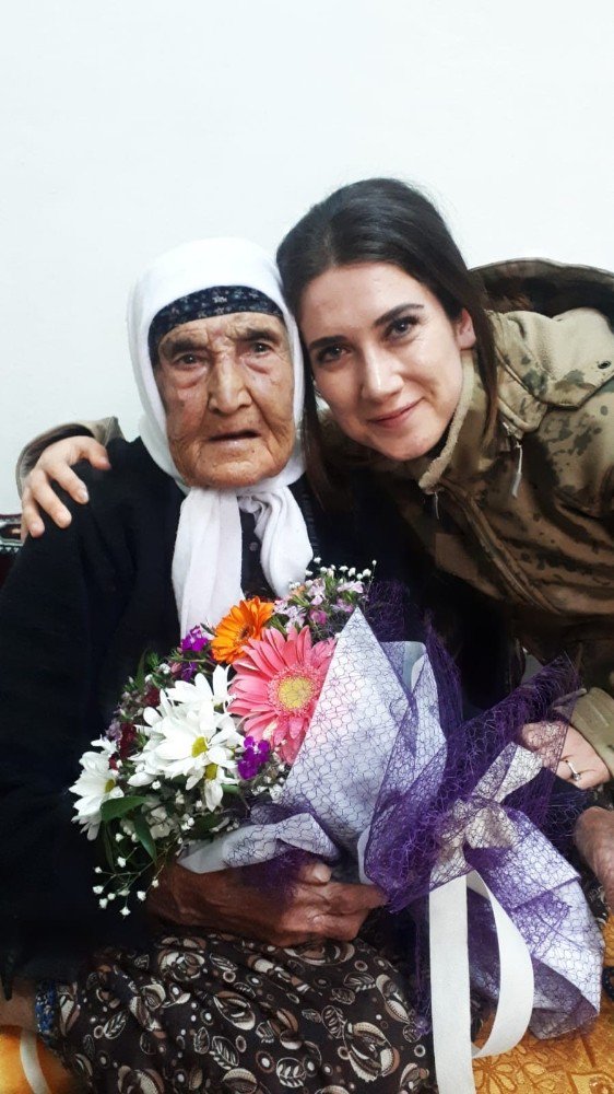 114 Yaşındaki Fatma Ninenin Kadınlar Günü Kutlandı