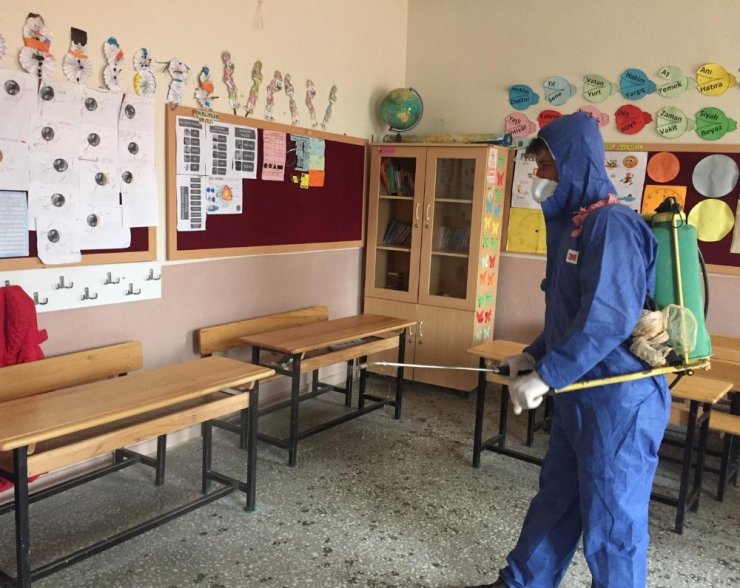 Gölbaşı İlçesinde Okullar Dezenfekte Ediliyor