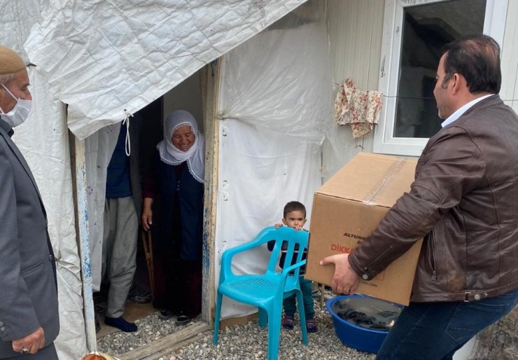 Samsat’ta Depremzede Vatandaşlara Yardım Paketleri Dağıtıldı