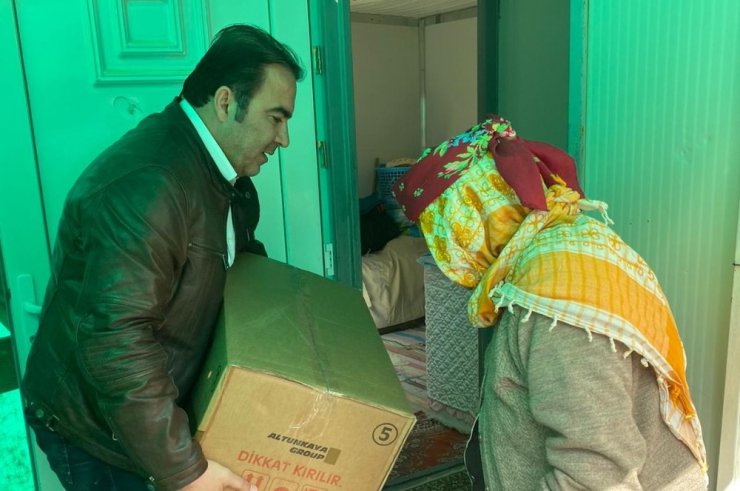 Samsat’ta Depremzede Vatandaşlara Yardım Paketleri Dağıtıldı