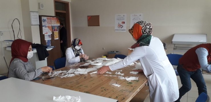 Kahta Halk Eğitim Merkezinde Maske Üretimi Başladı