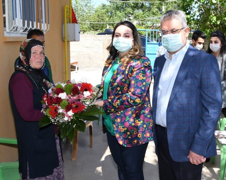 Vali Aykut Pekmez, Anneler Gününde Şehit Annelerini Unutmadı