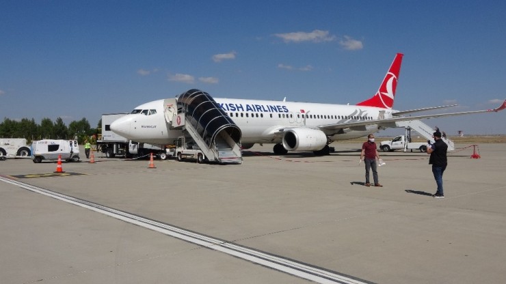 Adıyaman’a 70 Gün Aradan Sonra İlk Uçuş