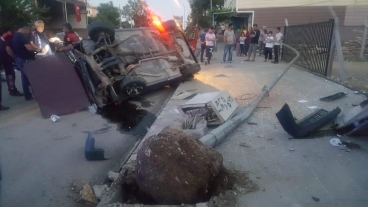 Takla Atan Otomobil Sürücüsü Güçlükle Çıkartıldı