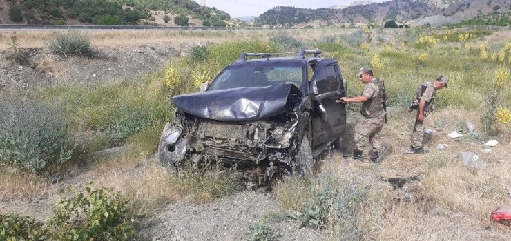 Takla Atan Hafif Ticari Aracın Sürücüsü Ağır Yaralandı