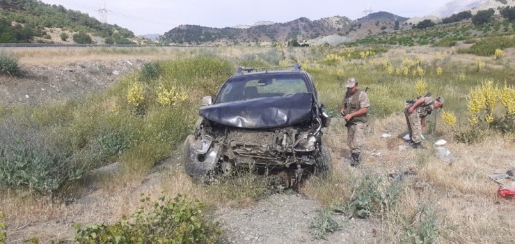 Takla Atan Hafif Ticari Aracın Sürücüsü Ağır Yaralandı