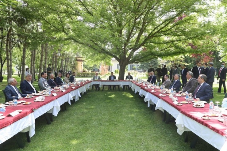 Çiftçilerin Sorunları Tarım Bakanına İletildi