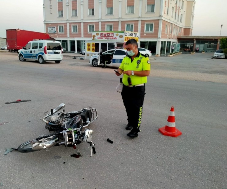 Otomobille Çarpışan Motosiklet Sürücüsü Hayatını Kaybetti