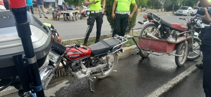 Dur İhtarına Uymayan Sürücü Motosikletini Bırakıp Kaçtı