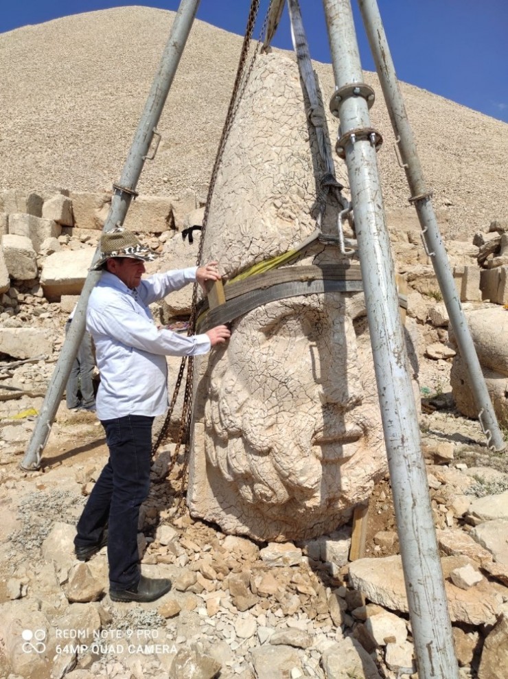 Nemrut Dağı’ndaki 2 Bin 60 Yıllık Heykel Kurtarıldı