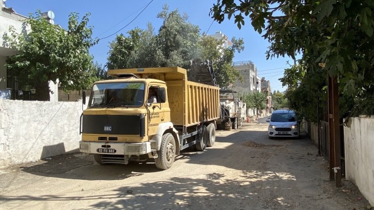 Cumhuriyet Mahallesinde Asfalt Öncesi Hazırlık Çalışması