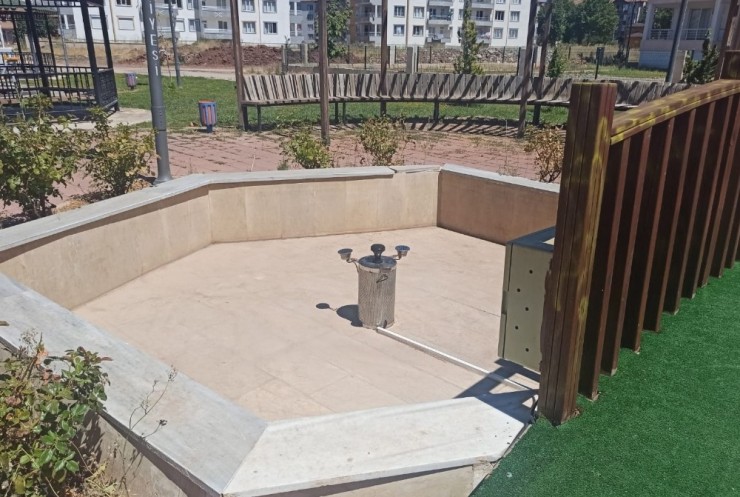 Gölbaşı İlçesinde Parkların Bakım Ve Onarımı Devam Ediyor