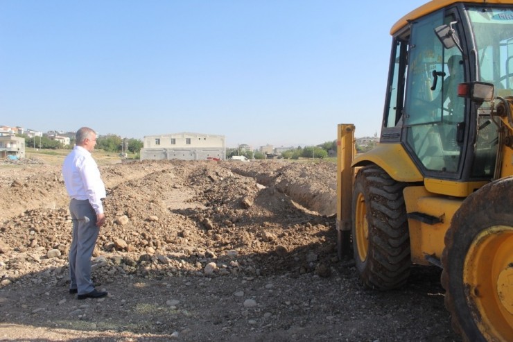 Kapalı Hayvan Pazarı Projesnde İlk Kazma Vuruldu