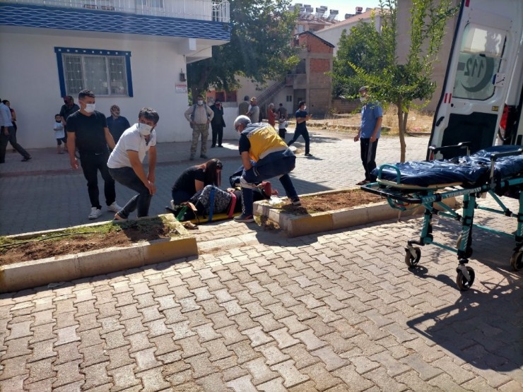 Elektrikli Bisikletten Düşen Yaşlı Kadın Yaralandı