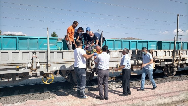 Yaralıyı Yük Treniyle Ambulansa Ulaştırdılar