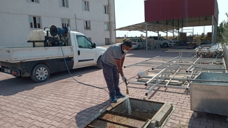 Belediye Ekipleri İlaçlama Çalışmalarına Devam Ediyor