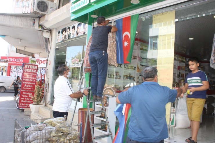 Esnaf Azerbaycan İçin Tek Yürek Oldu