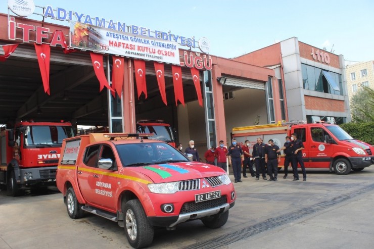 İtfaiye Ekipleri Azerbaycan Bayraklarıyla Şehir Merkezini Gezdi