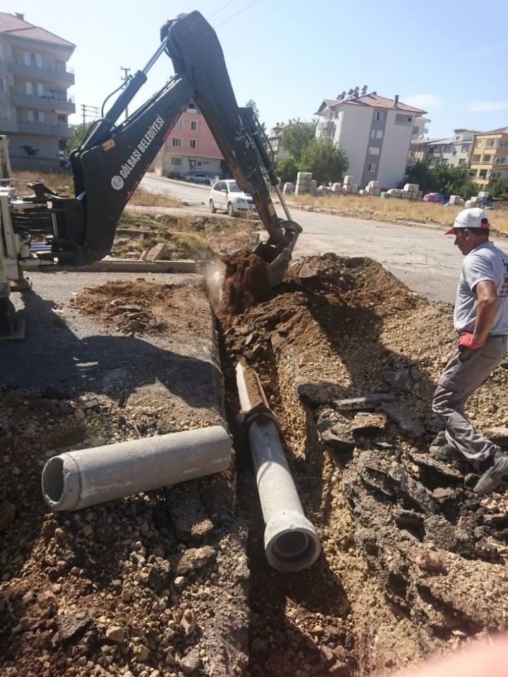 İki Mahalleye Yağmur Suyu Tahliye Boruları Döşendi