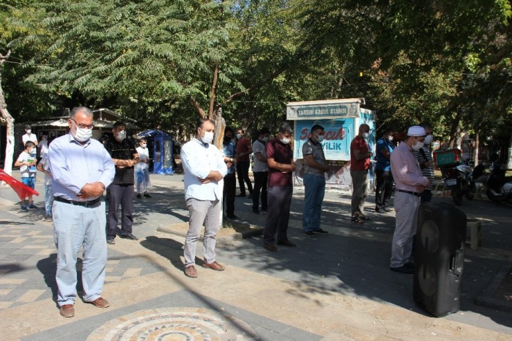 Adıyaman’da Azerbaycan İçin Gıyabi Cenaze Namazı Kılındı