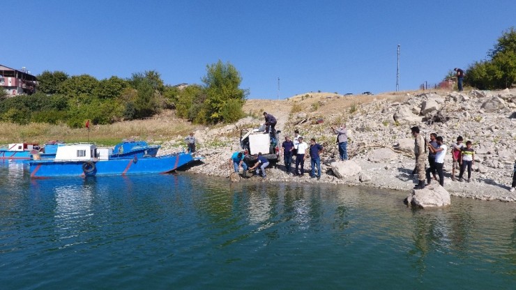 Baraj Ve Göletlere Yavru Balık Bırakıldı