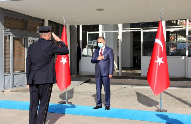 Cumhuriyet Tarihinde İlk Kez Tebrik Kabulü Açık Alanda Düzenlendi