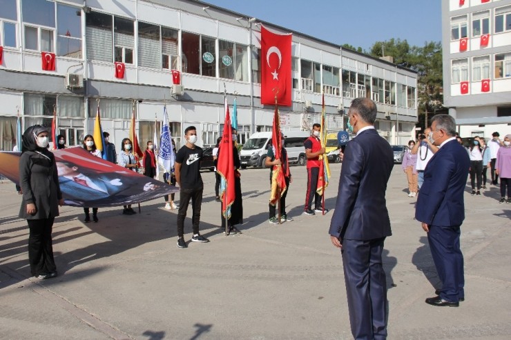 Cumhuriyet Tarihinde İlk Kez Tebrik Kabulü Açık Alanda Düzenlendi