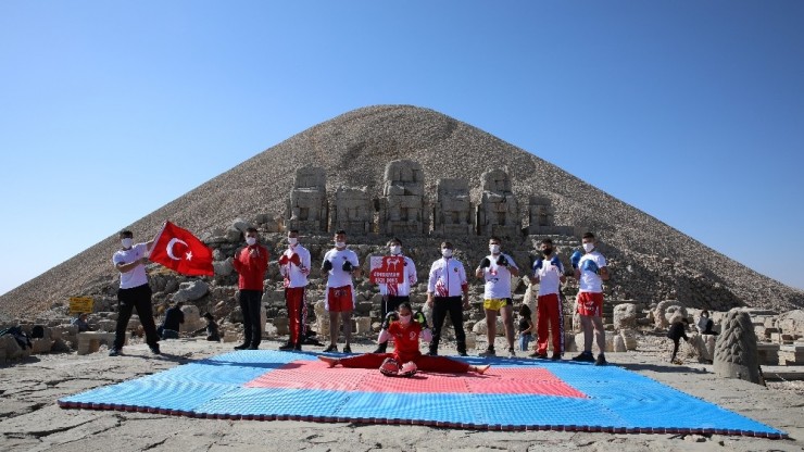 Nemrut’un Zirvesinde Kick Boks Gösterisi