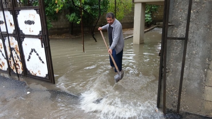 Adıyaman’da Yağmur Su Baskınlarına Neden Oldu