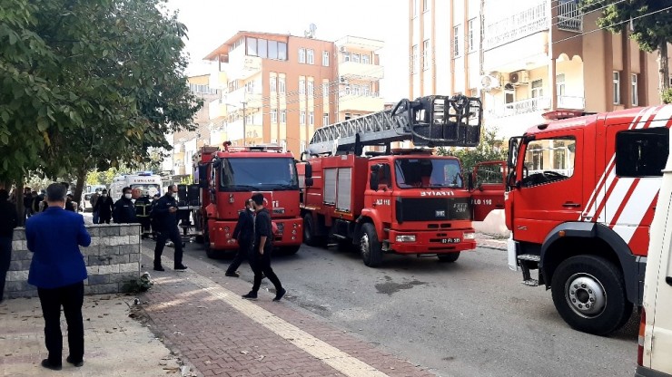 Yangında Mahsur Kalan İşçiler İskeleden İndi