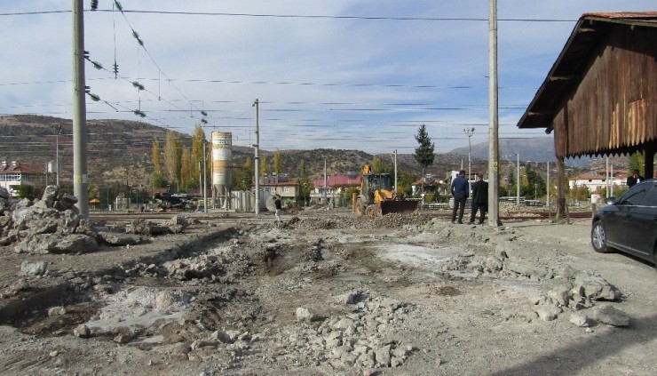 Tren Yolunda Alt Geçit Çalışması Başladı