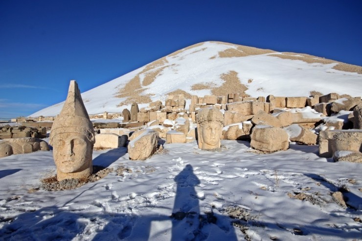 Nemrut Dağı’na Sezonun İlk Karı Düştü