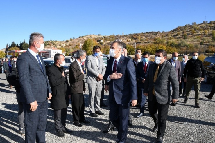 Gölbaşı’nda Çiftçilere Hurma Fidanı