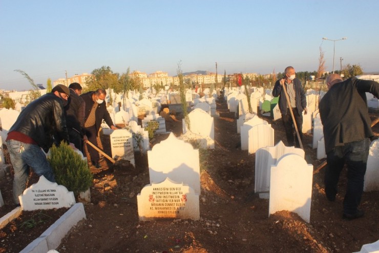 Adıyaman’da 6 Mezar Çöktü