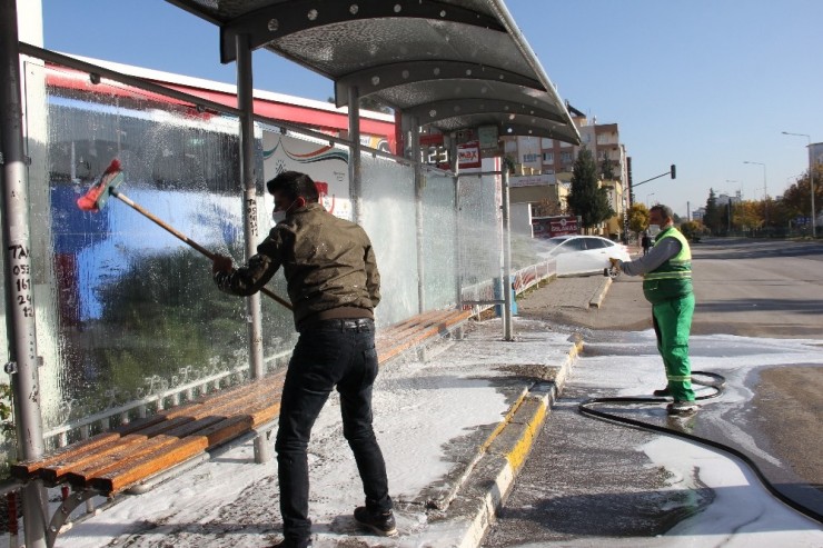 Otobüs Duraklarında Kısıtlama Temizliği